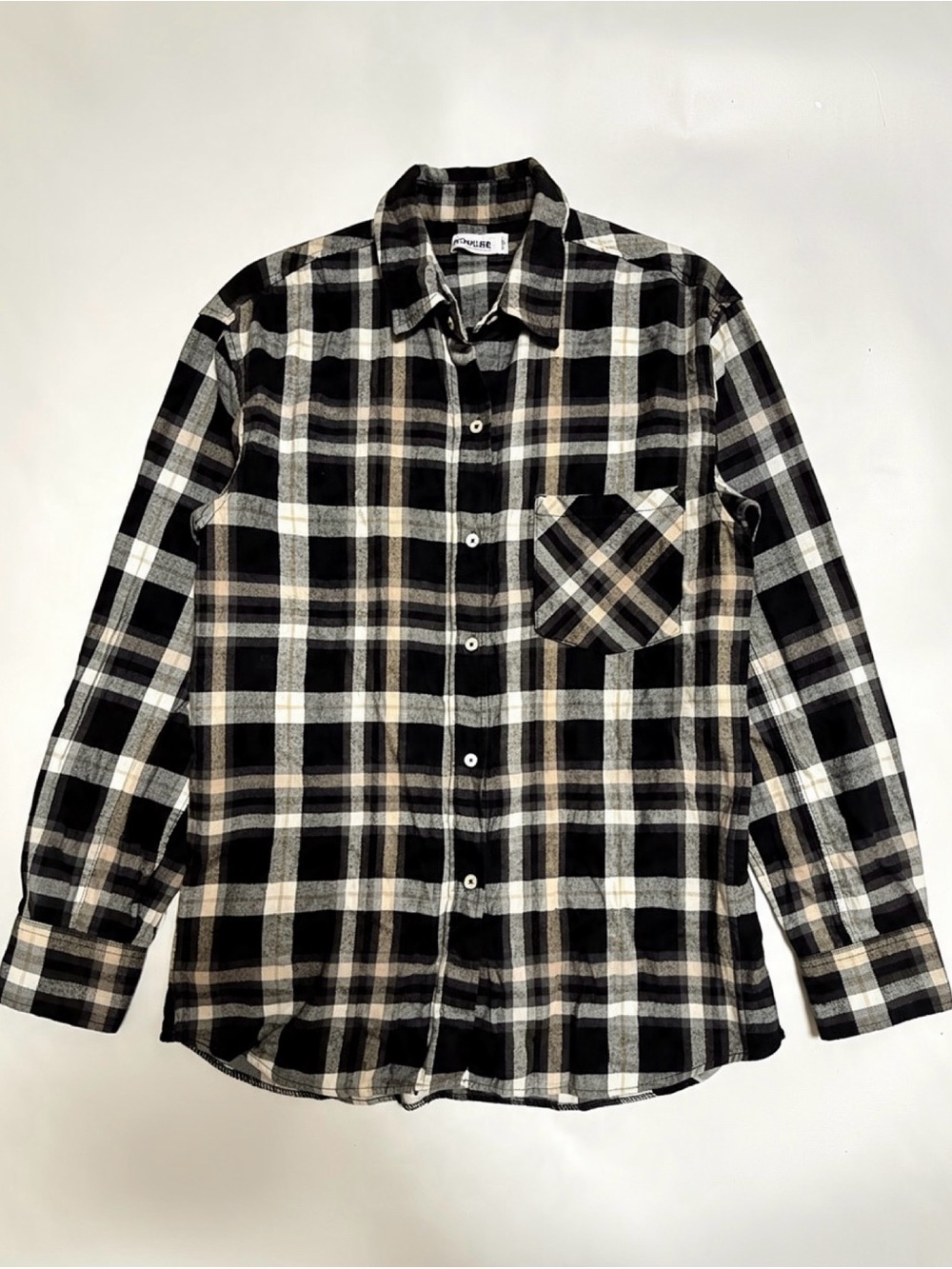 Women’s Black & White Plaid Long-Sleeve Shirt
